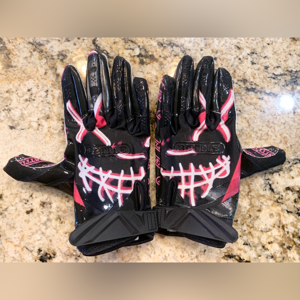 "Nightmare" Cloaked Receiver Football Gloves - Adult small